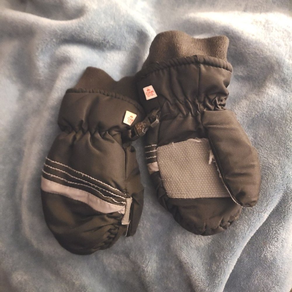 Kid's HOT PAWS black mittens 4-6 years